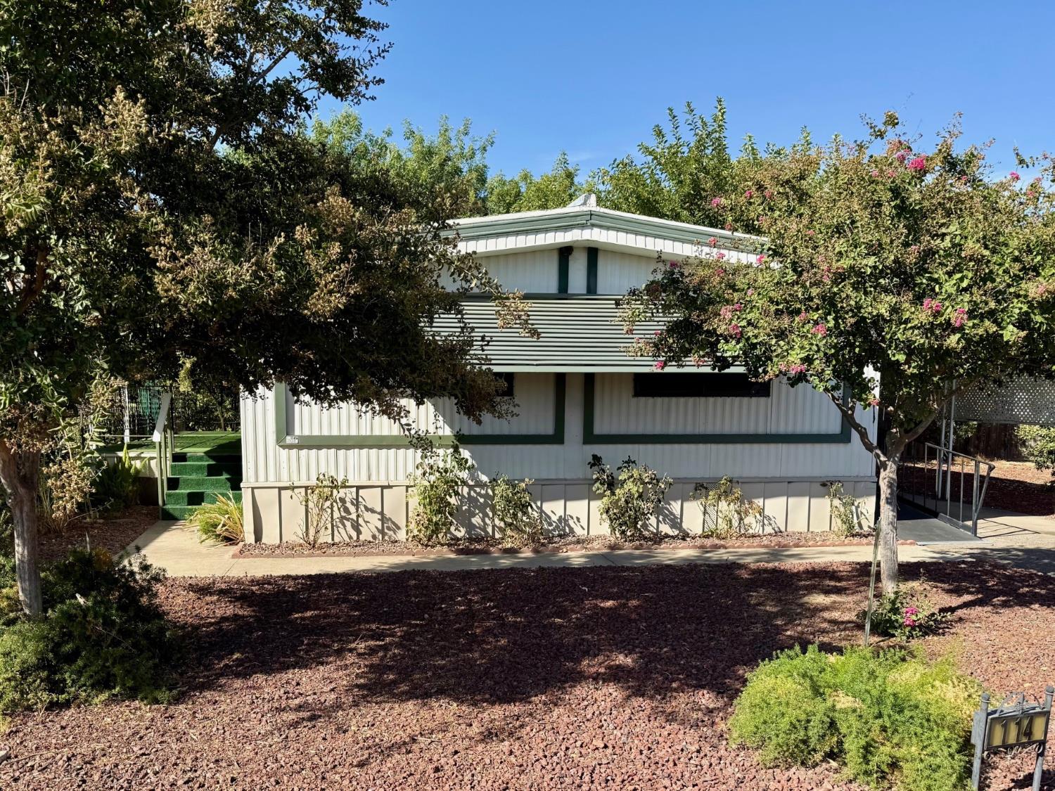 1218 E Cleveland Ave #114, Madera, CA 93638