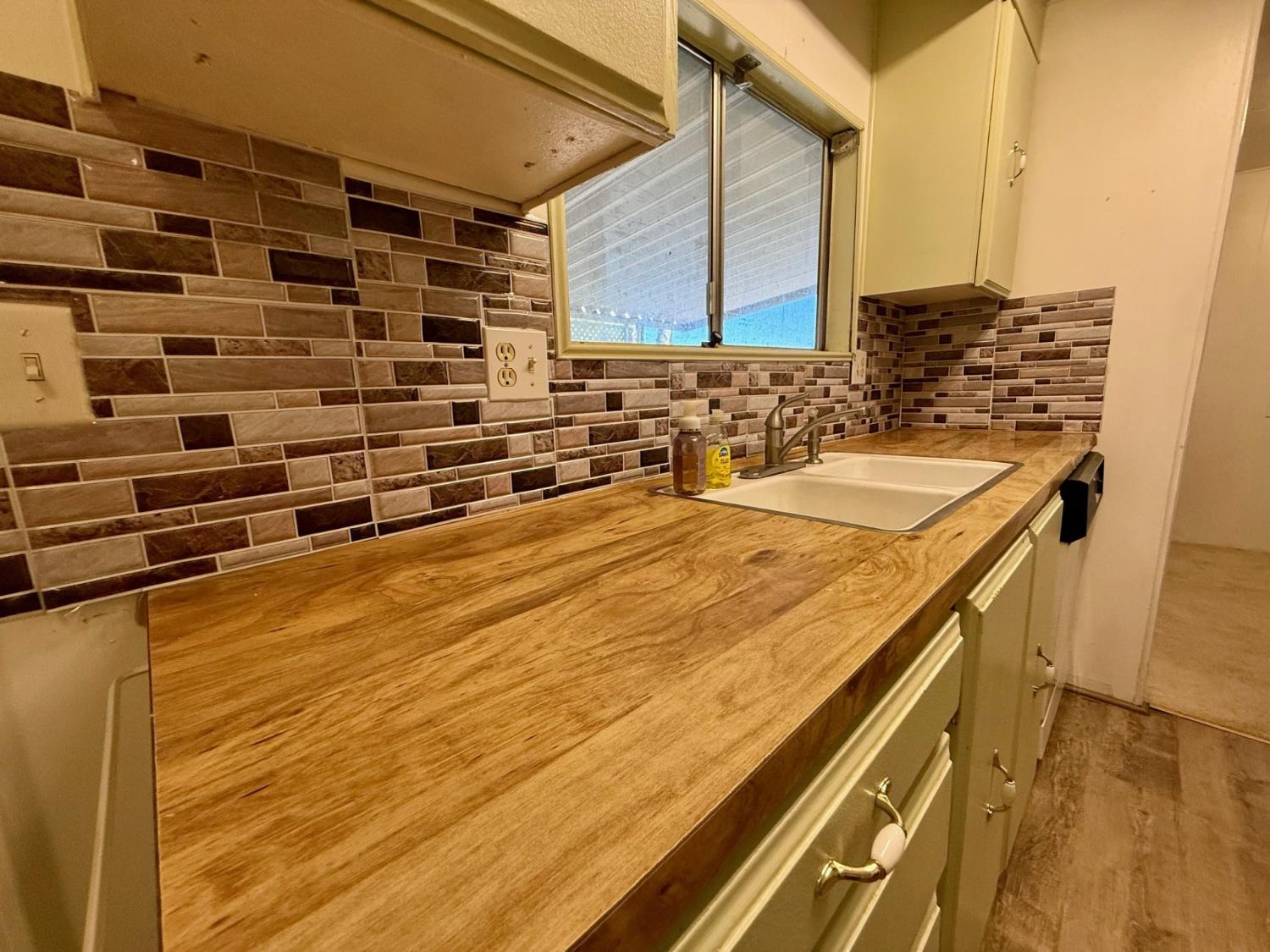 1218 E Cleveland Ave #114, Madera, CA 93638