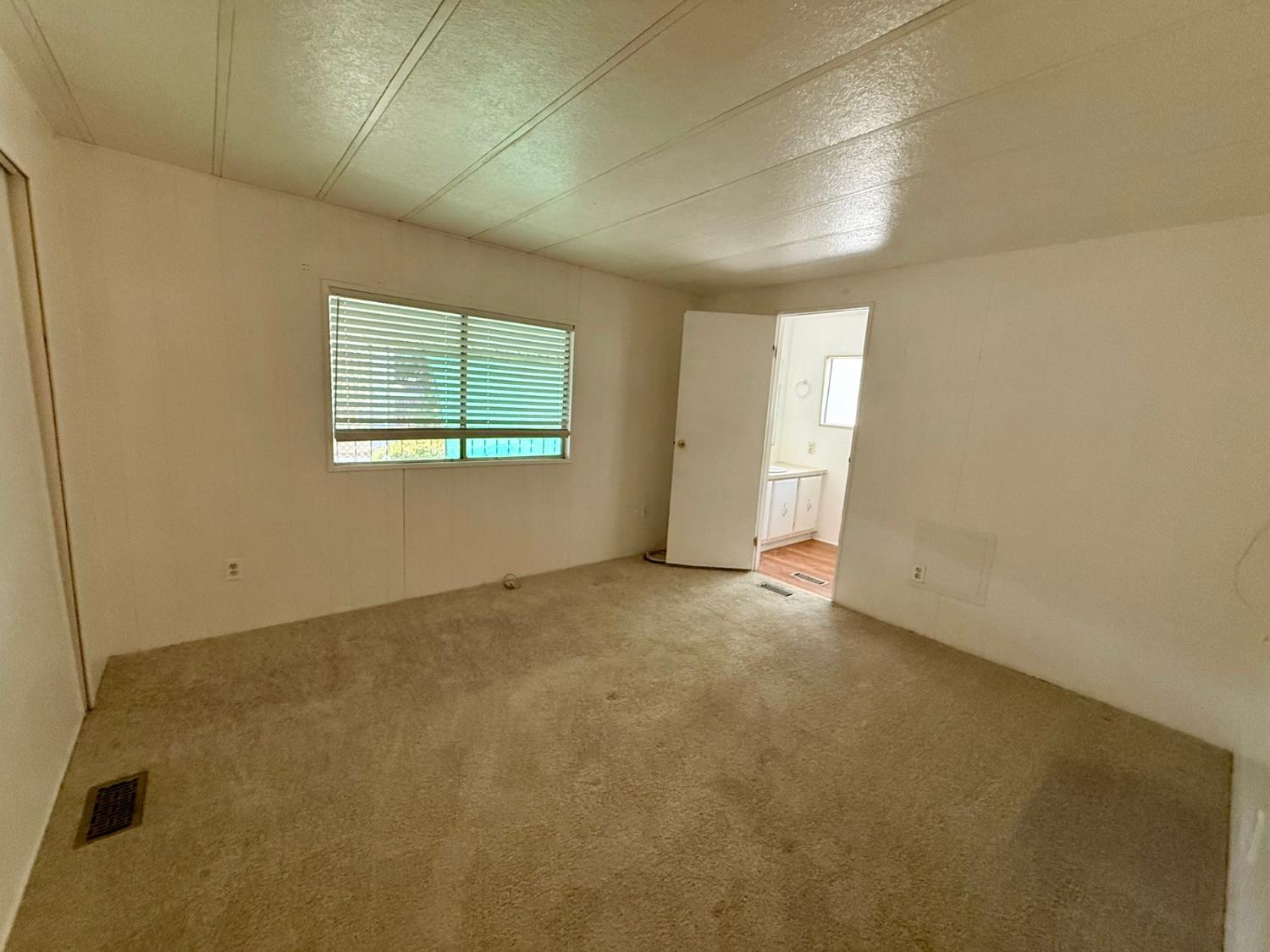 1218 E Cleveland Ave #114, Madera, CA 93638