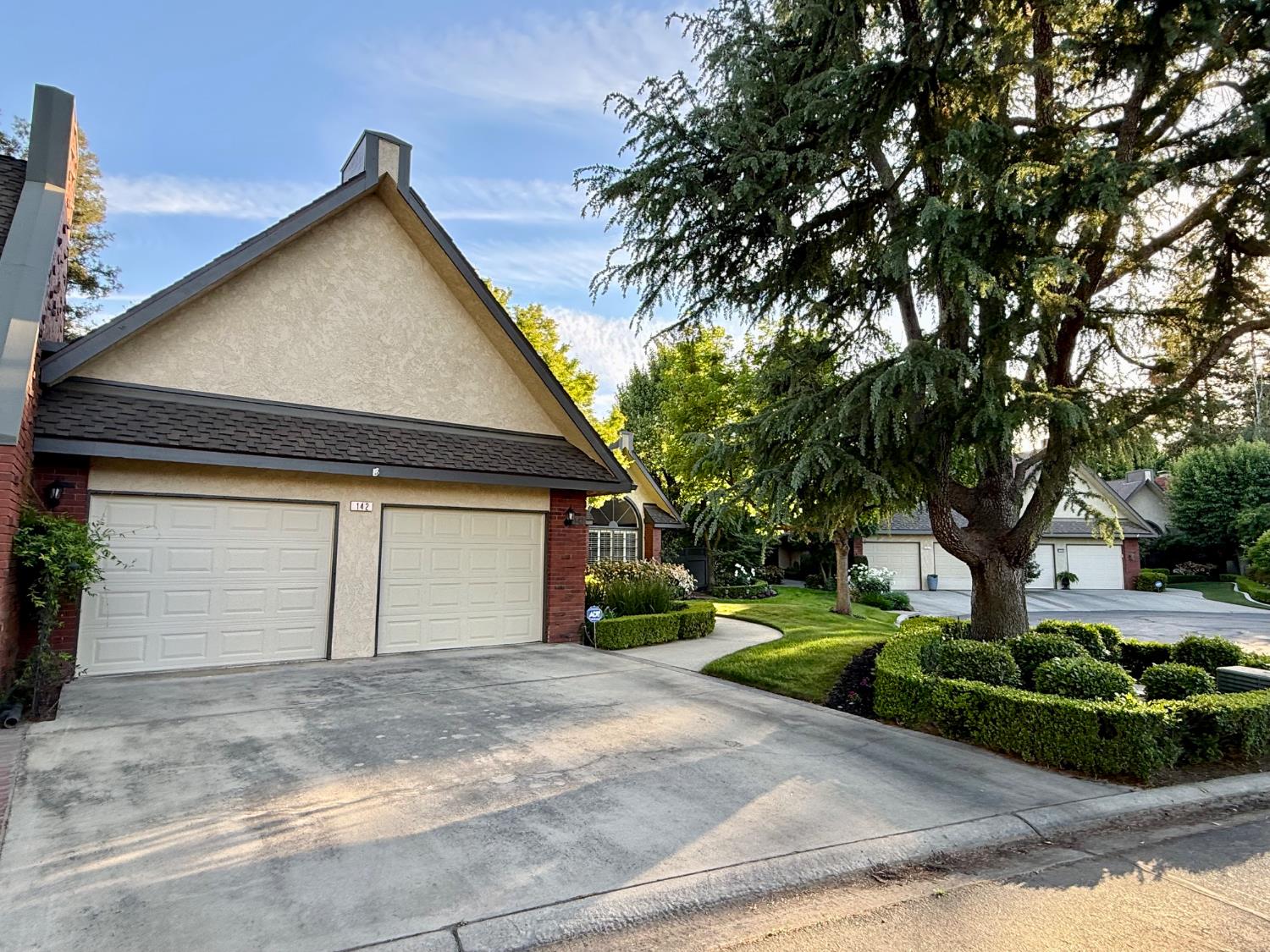 2555 W Bluff Ave #142, Fresno, CA 93711